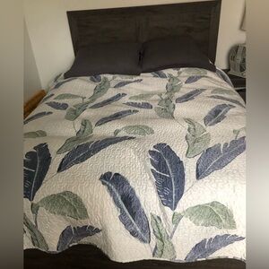 Reversible Quilt Queen with Pillow covers 2